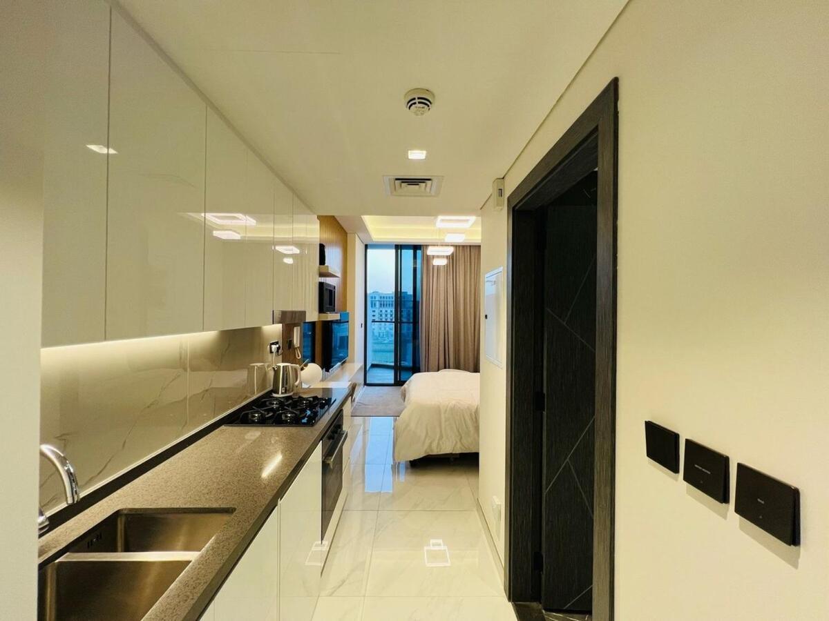 Brand New, Stylish In Arjan